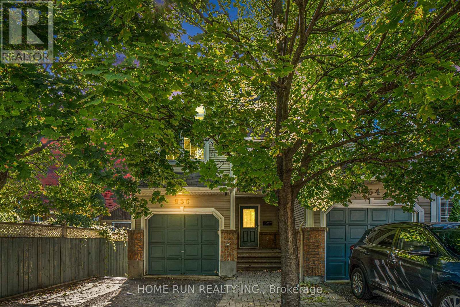 956 Lovitt Rd, Ottawa, ON K2B 1A7