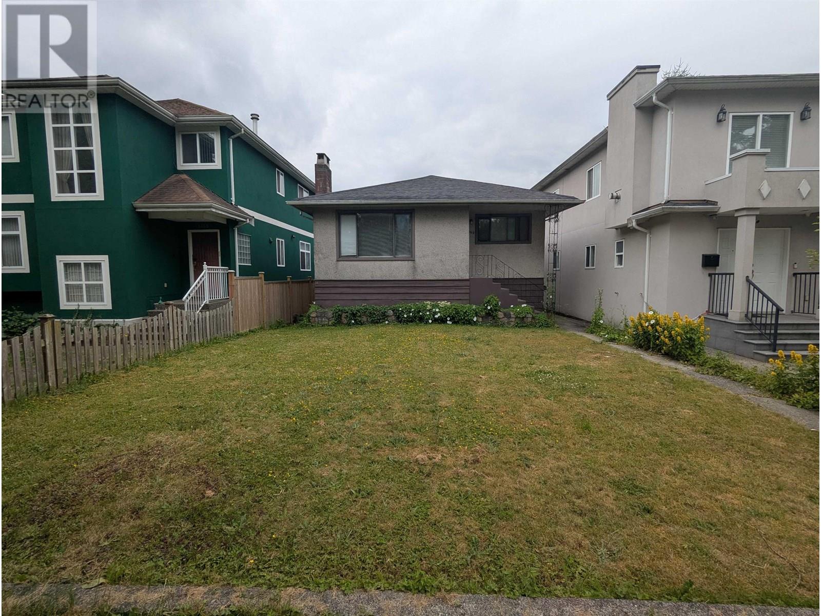 3445 Nanaimo St, Vancouver, BC V5N 5G9