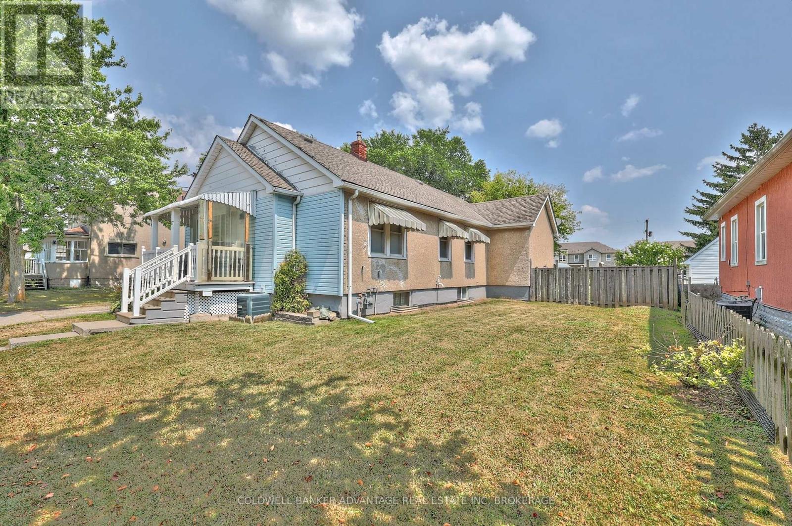 17 Clifford Ave, Welland, ON L3C 2C6
