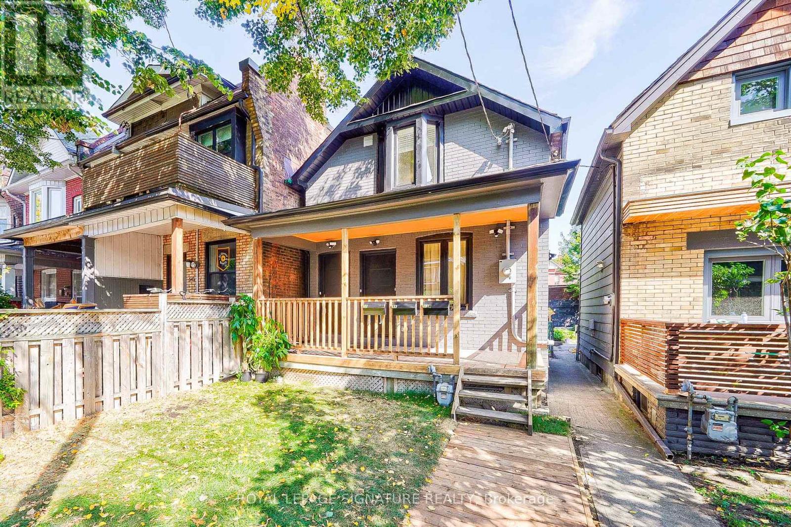 541 St Clarens Ave, Toronto, ON M6H 3W6