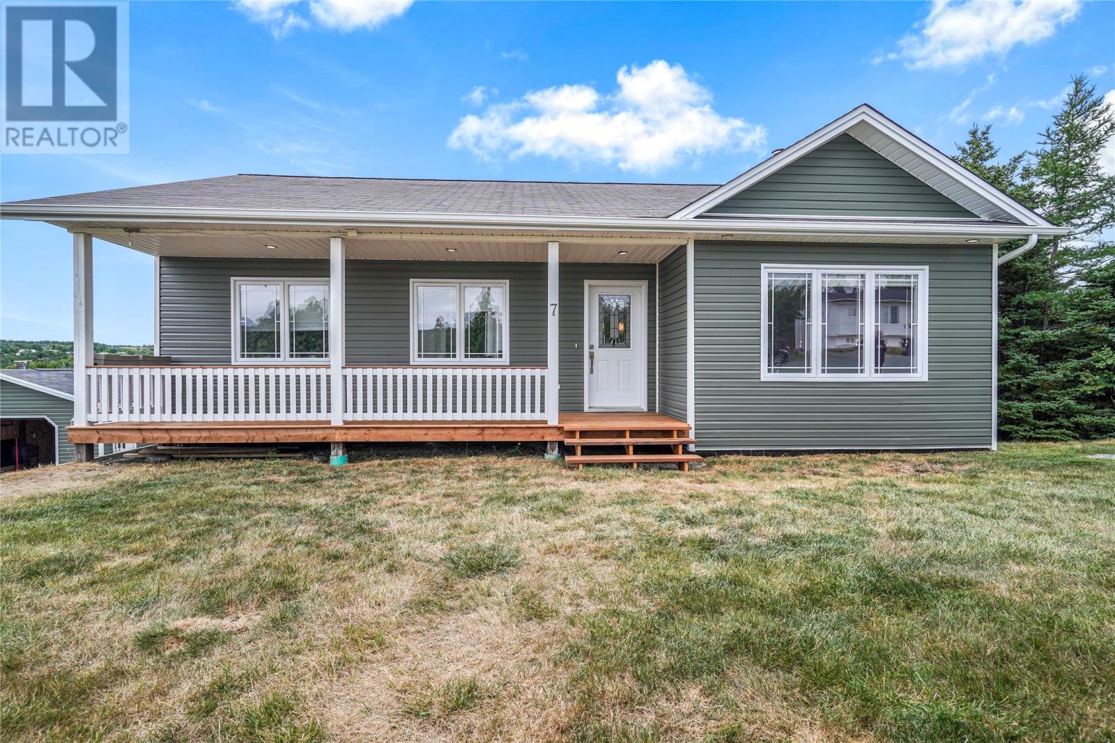 7 Leisure Ln, Conception Bay South, NL A1X 2L2
