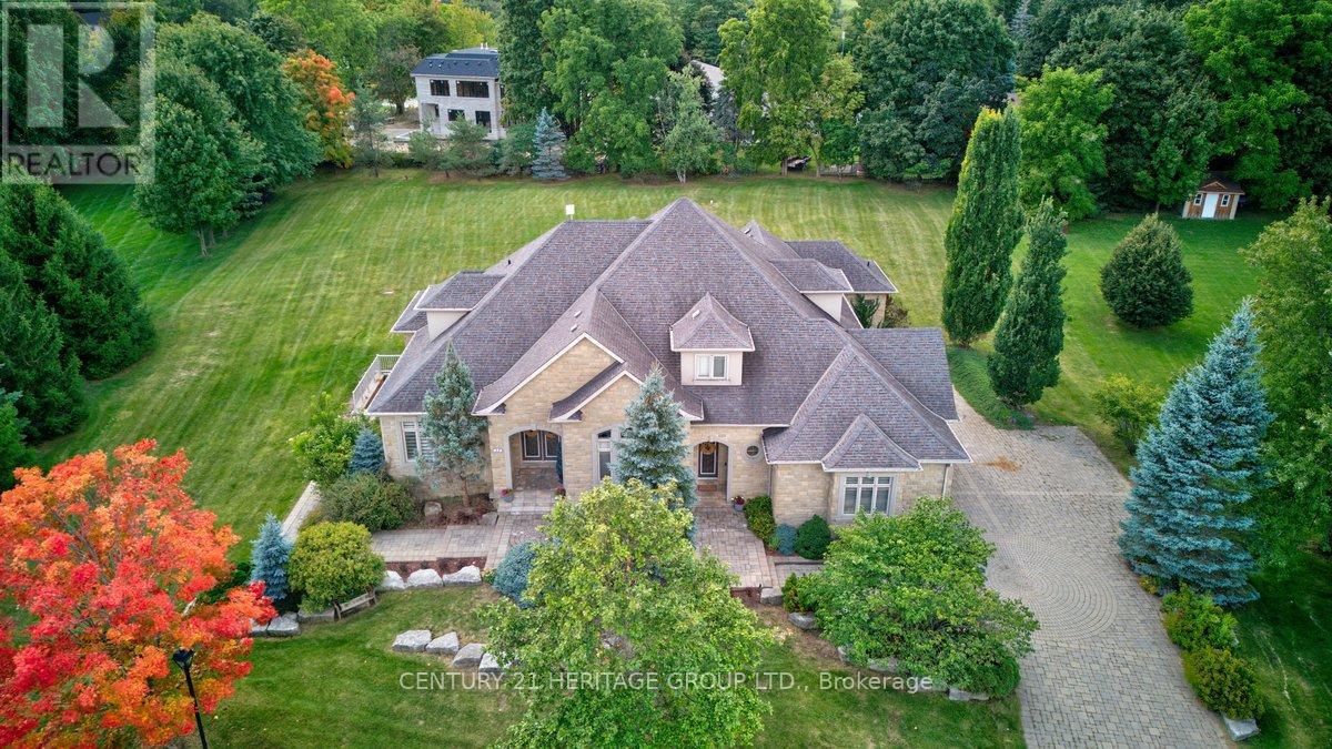 12 Prince Adam Ct, King, ON L7B 1M1