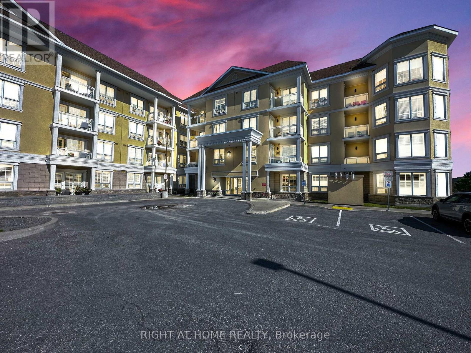 412 21 Brookhouse Dr, Clarington, ON L1B 0V4
