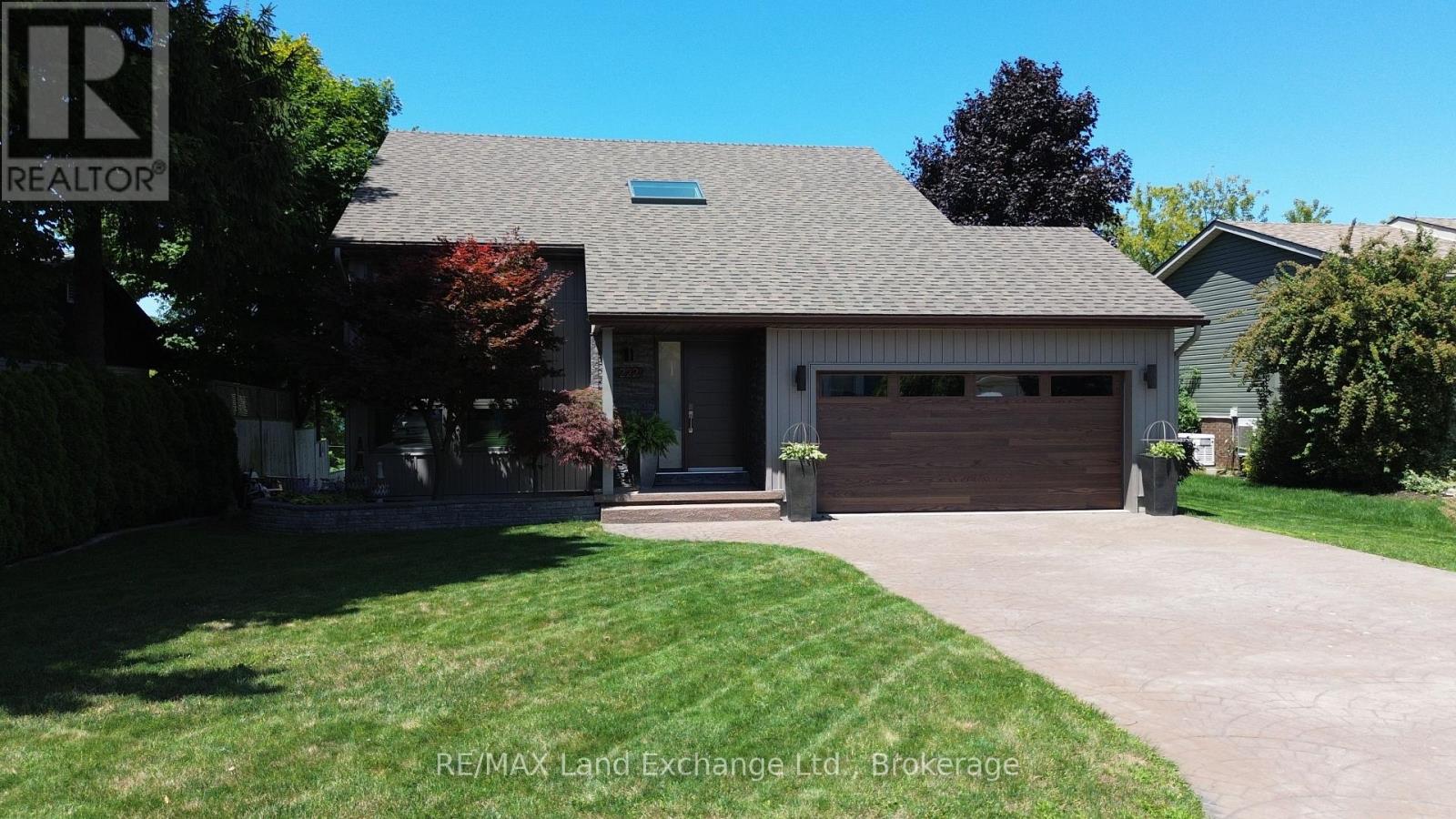 222 Penetangore Row, Kincardine, ON N2Z 2P6