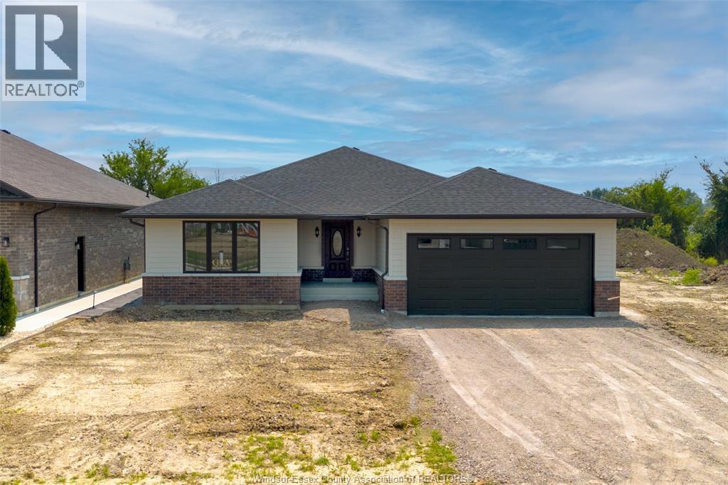 68 Belleview Dr, Kingsville, ON N0R 1B0