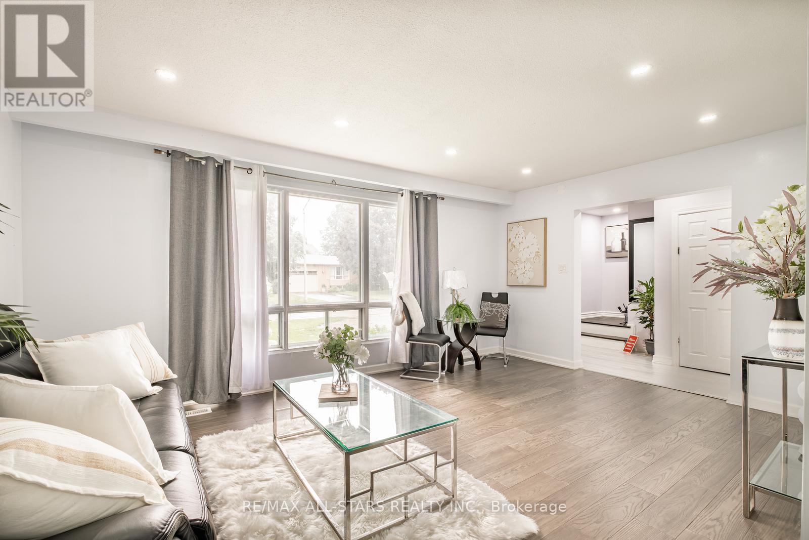 520 Elm Rd, Whitchurch-Stouffville, ON L4A 1W8