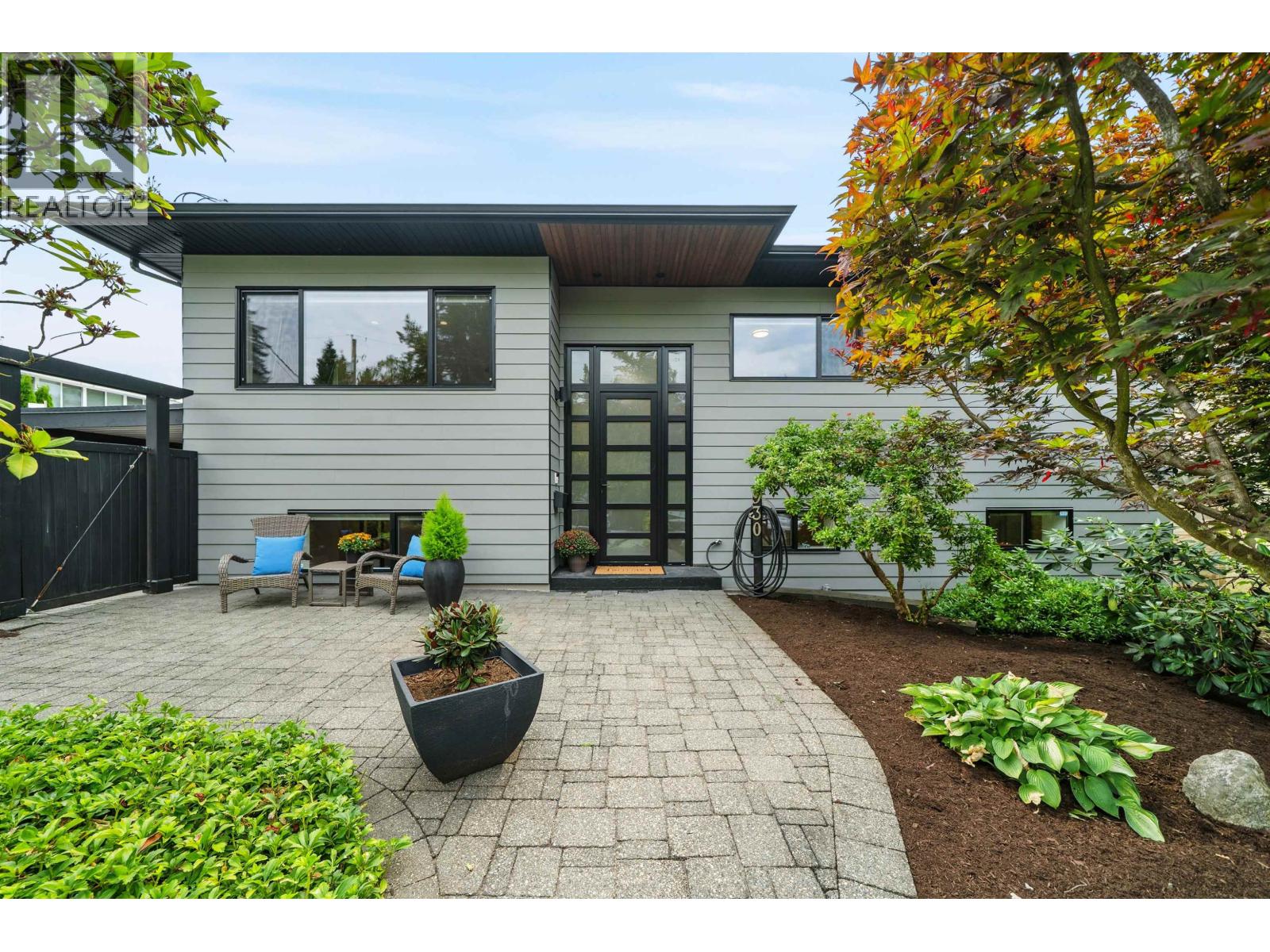 930 Stardale Ave, Coquitlam, BC V3J 4W2