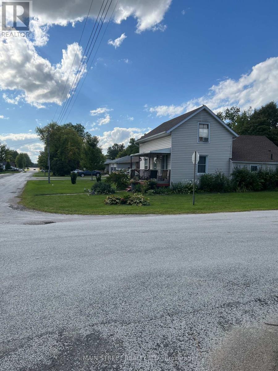 523 Sarnia St S, Plympton-Wyoming, ON N0N 1T0