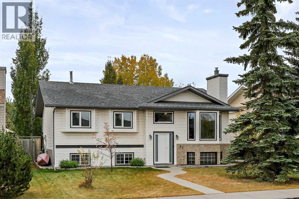 87 Quigley Dr, Cochrane, AB T4C 1L5