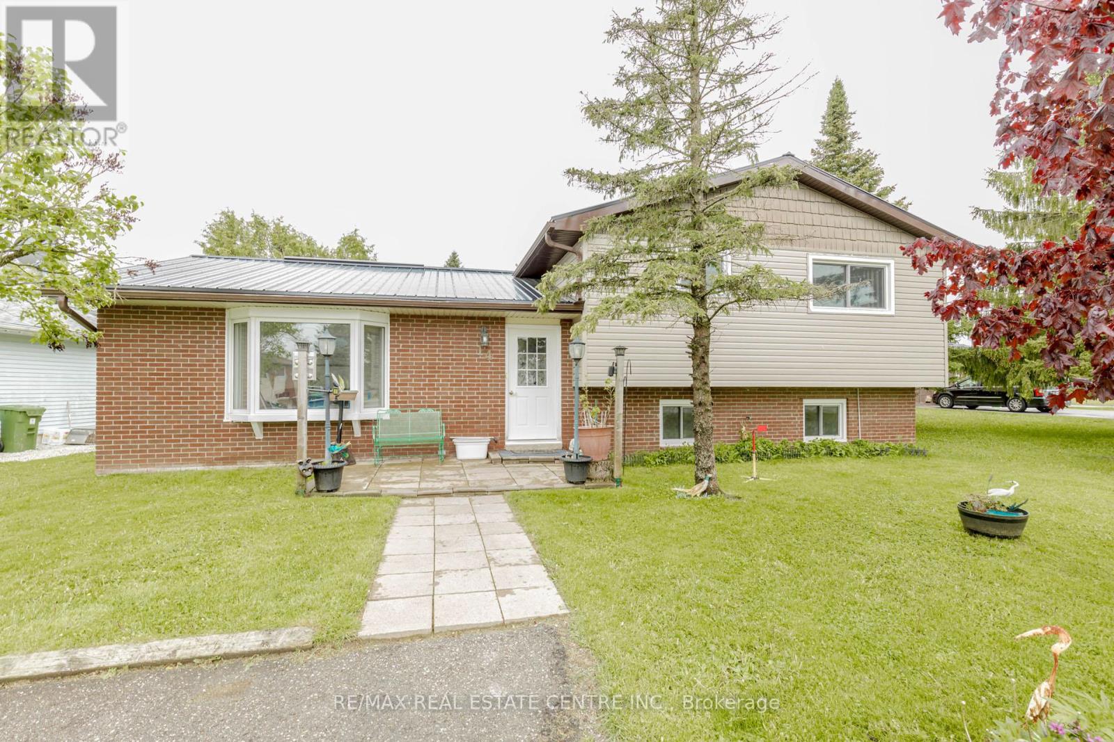 14 Pine Ct, Southgate, ON N0C 1B0