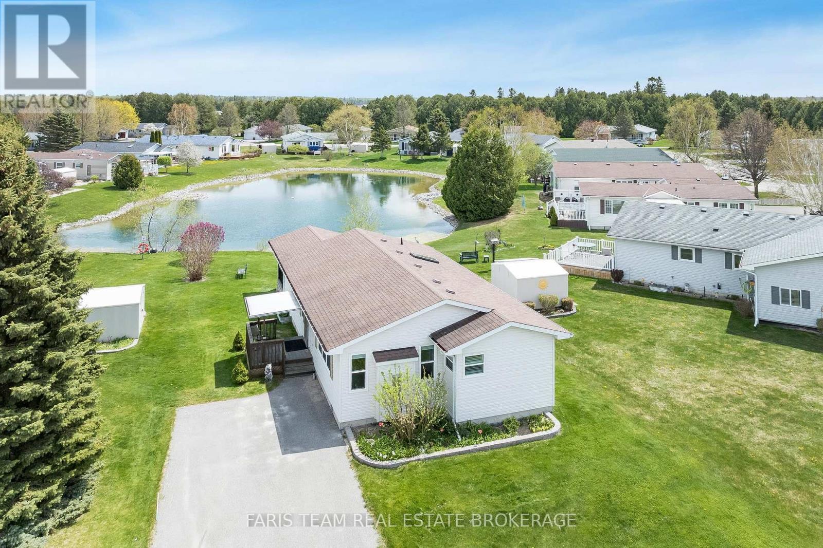 30 Indiana Ave, Wasaga Beach, ON L9Z 3A8