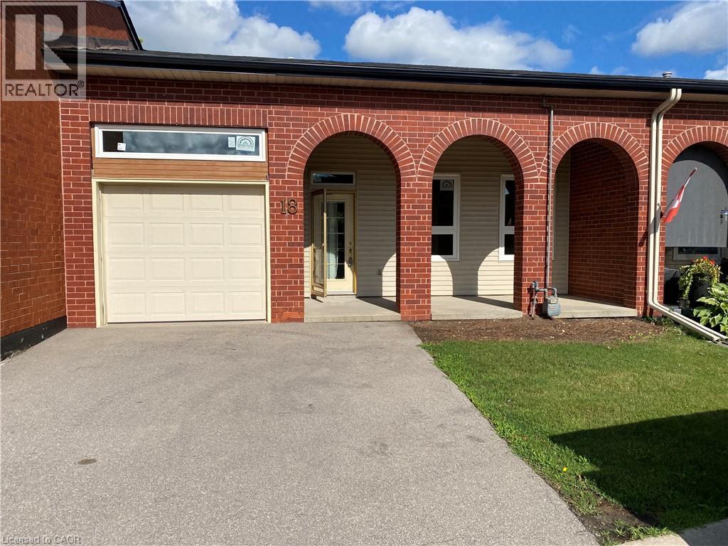 18 Archdeacon Clark Trl, Hamilton, ON L9B 2M2