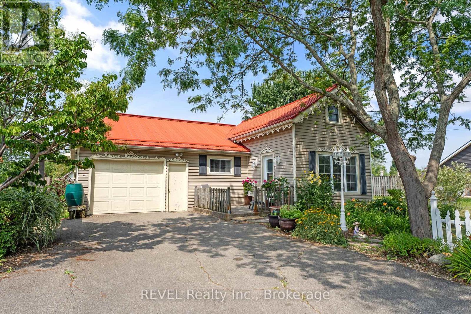 1555 Merrittville Hwy, Thorold, ON L3B 5N5