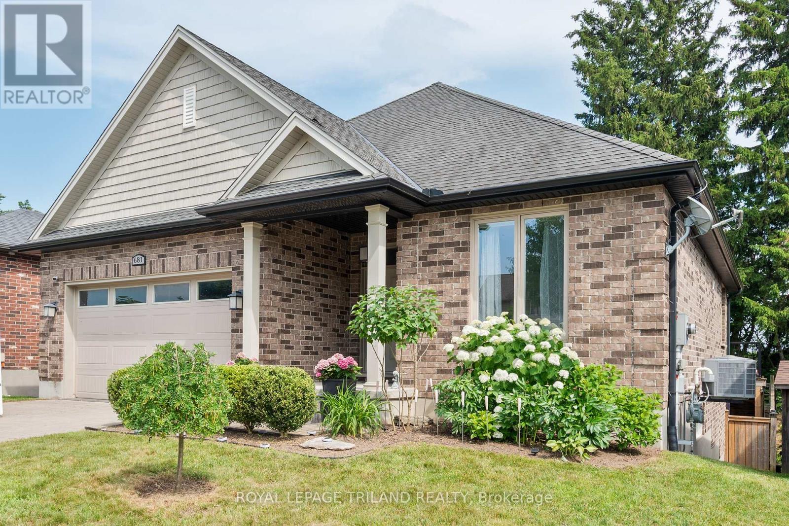 681 Bennett Cres, Strathroy-Caradoc, ON N0L 1W0