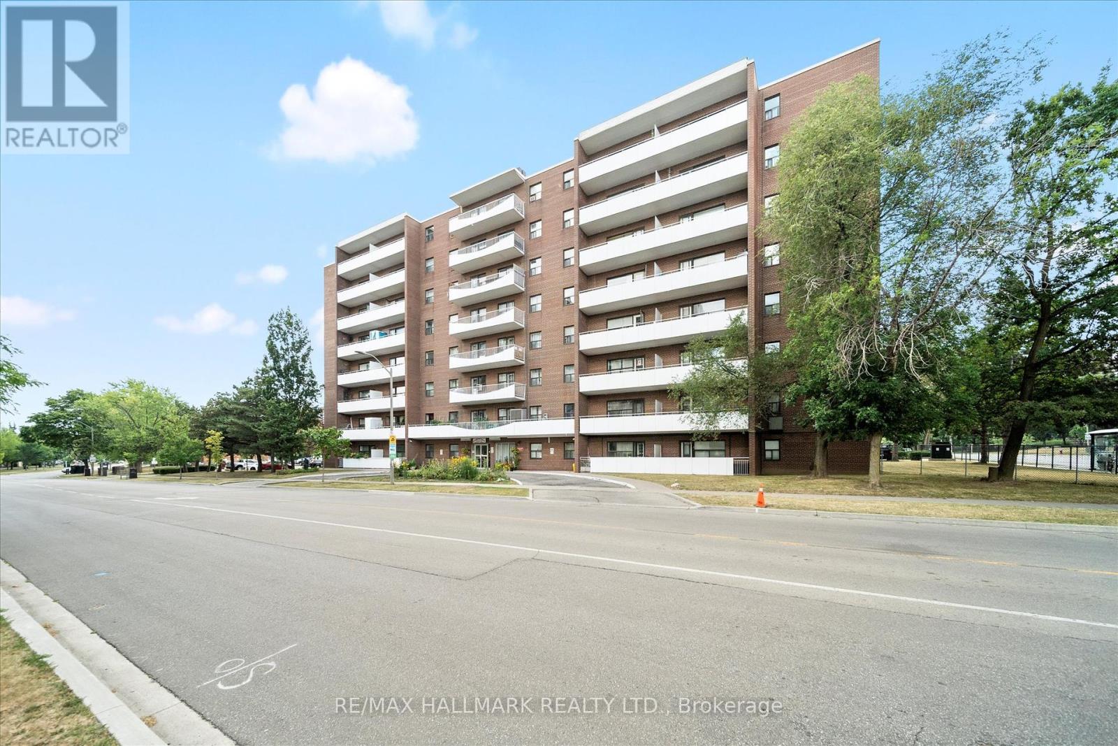 404 3320 Fieldgate Dr, Mississauga, ON L4X 2J2