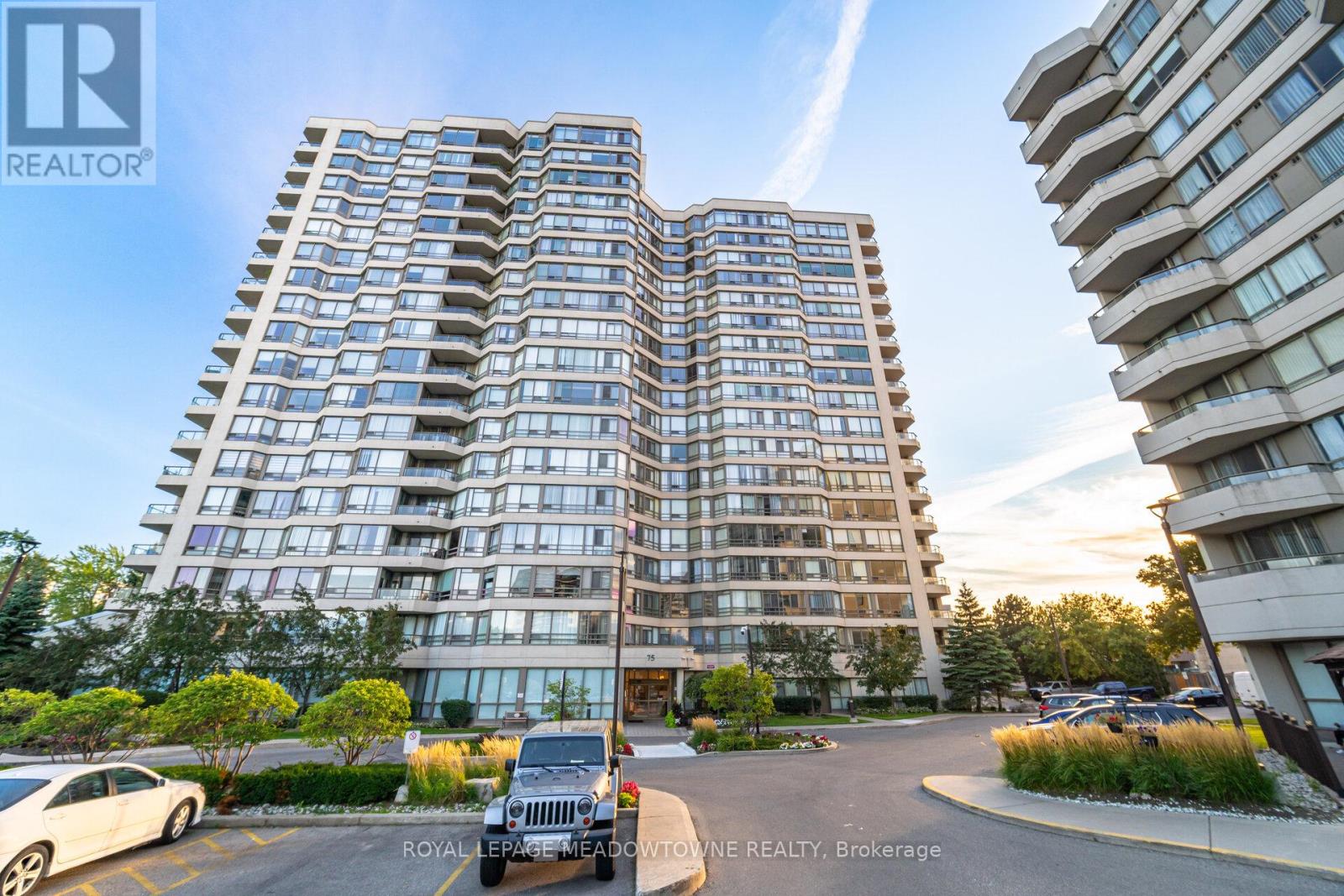 406 75 King St E, Mississauga, ON L5A 4G5