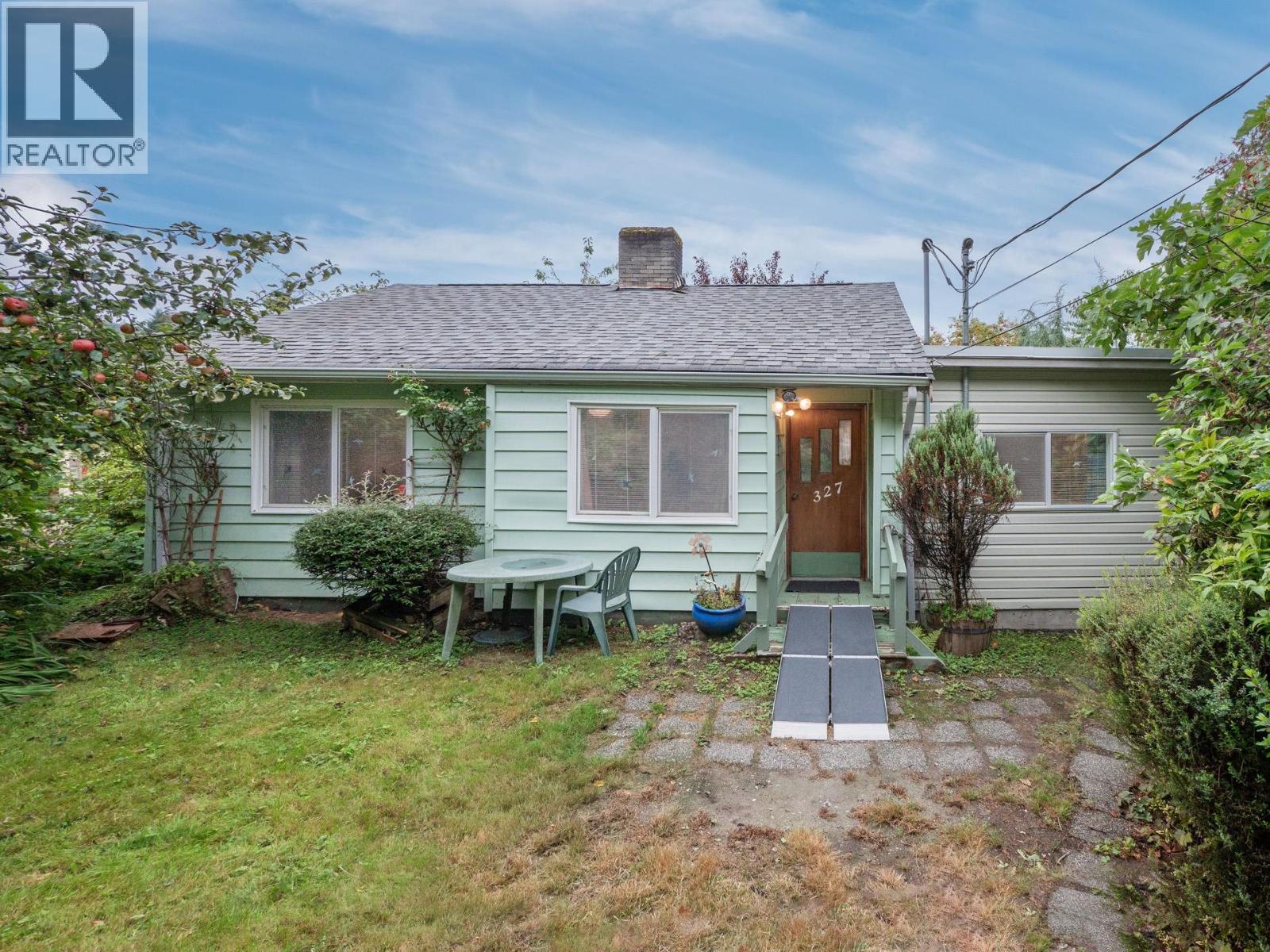 327 Headlands Rd, Gibsons, BC V0N 1V8