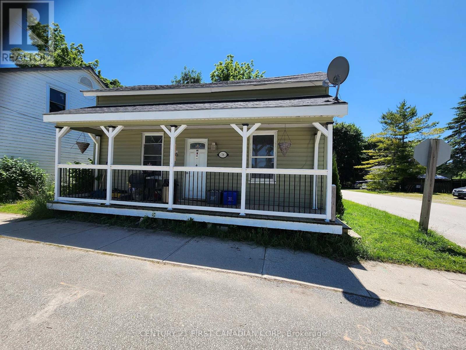 38 Main St, Kincardine, ON N0G 2T0