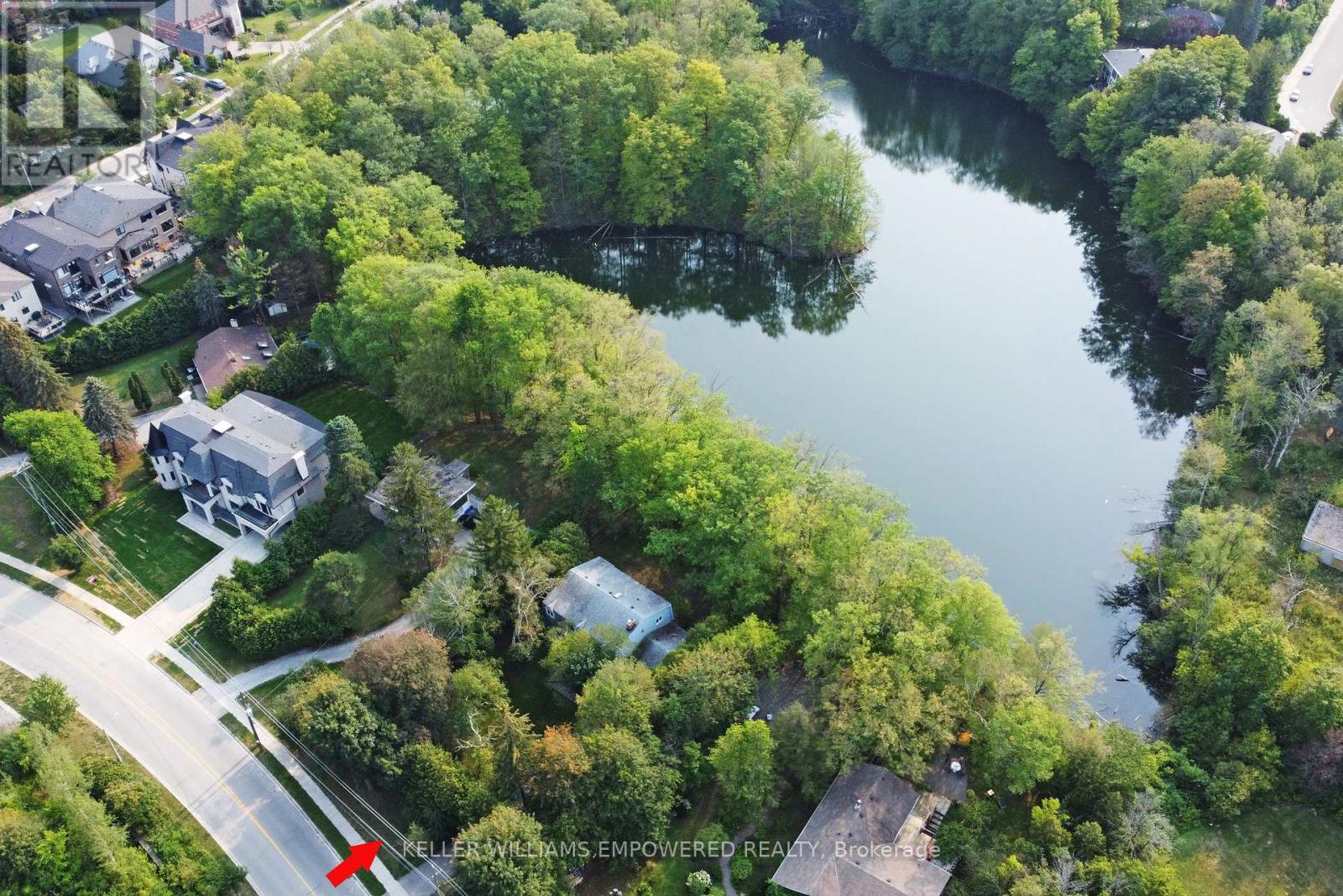 16 Bayview Park Ln, Richmond Hill, ON L4E 4K7