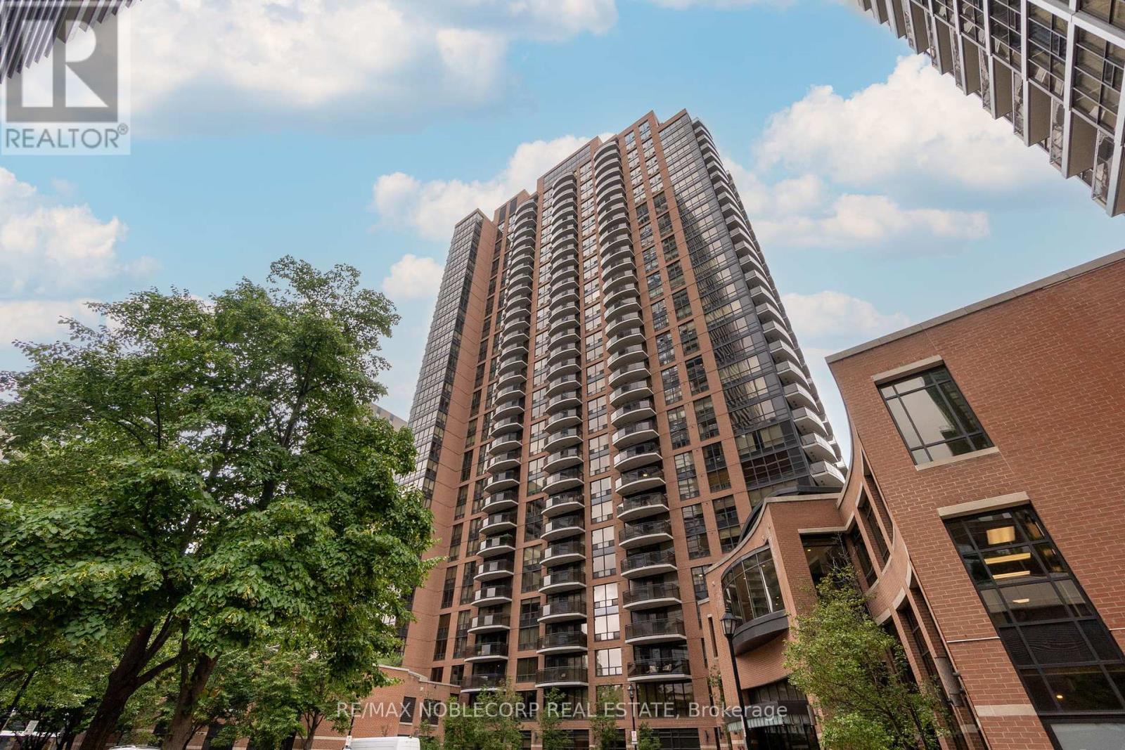 500 33 Sheppard Ave E, Toronto, ON M2N 7K1