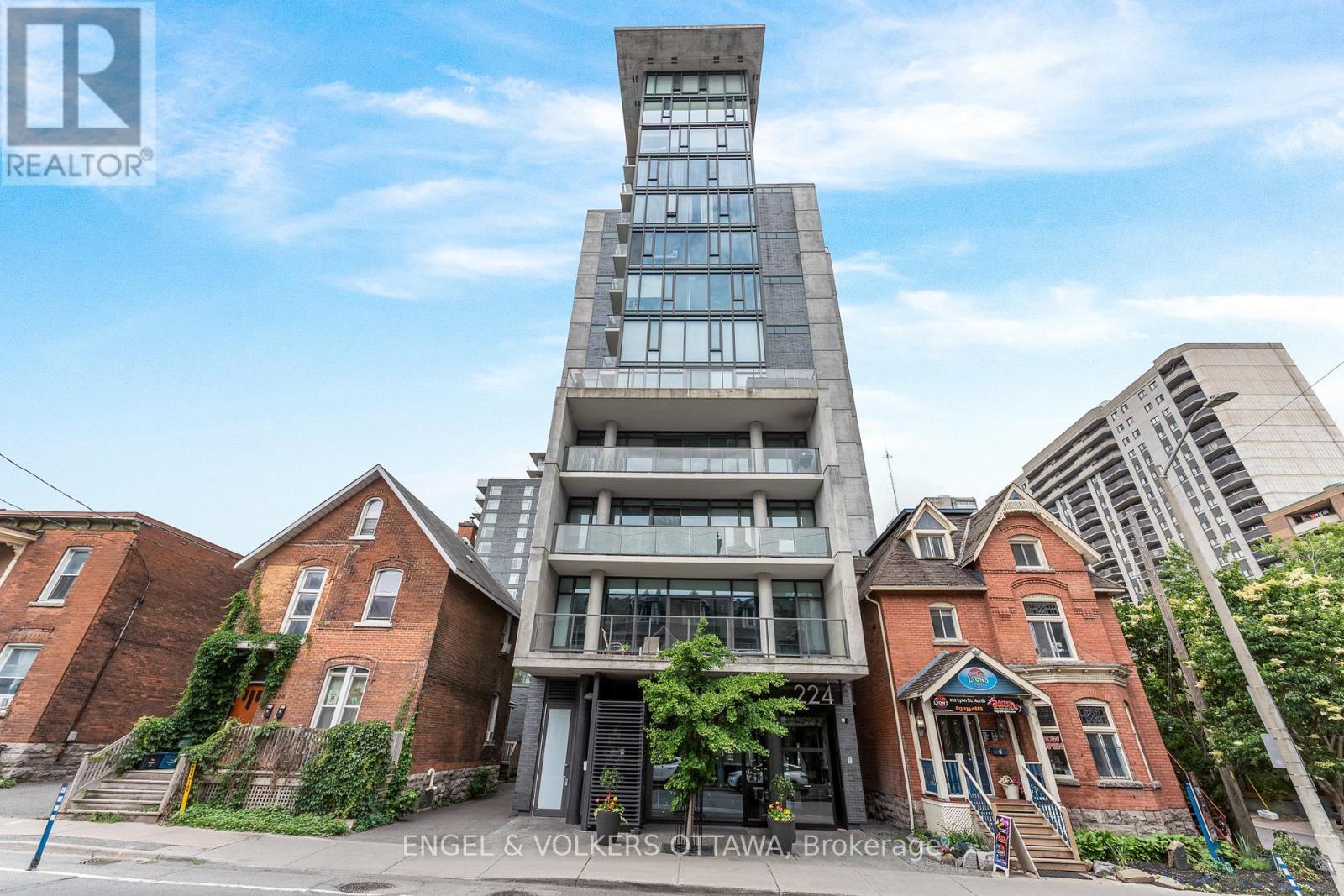 303 224 Lyon St, Ottawa, ON K1R 0C1