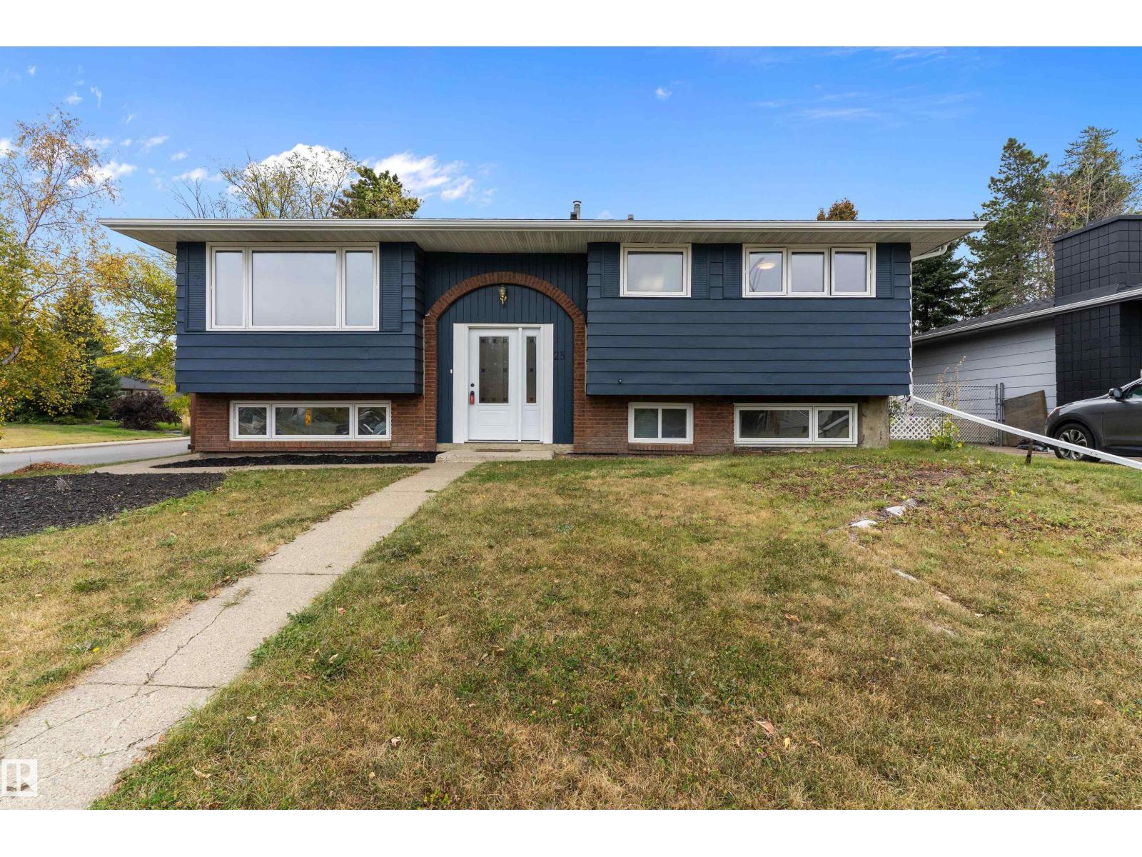 25 Grant Ave, Sherwood Park, AB T8A 3B7