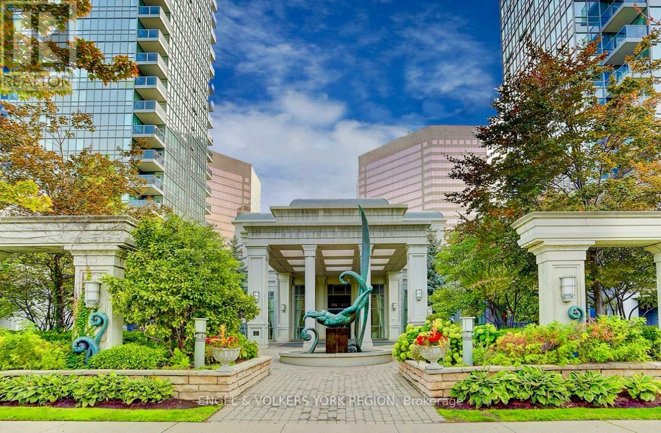 15 Greenview Ave Ph14 Ave, Toronto, ON M2M 4M7
