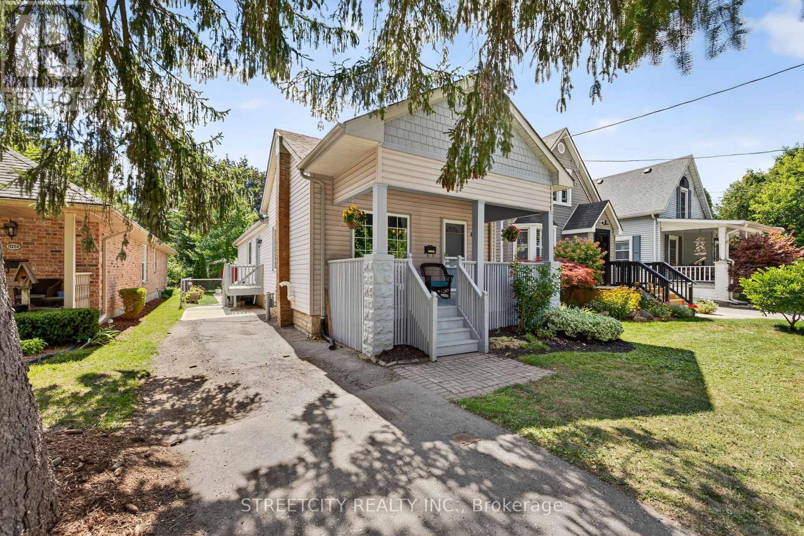 105 Devonshire Ave #a, London, ON N6C 2H6