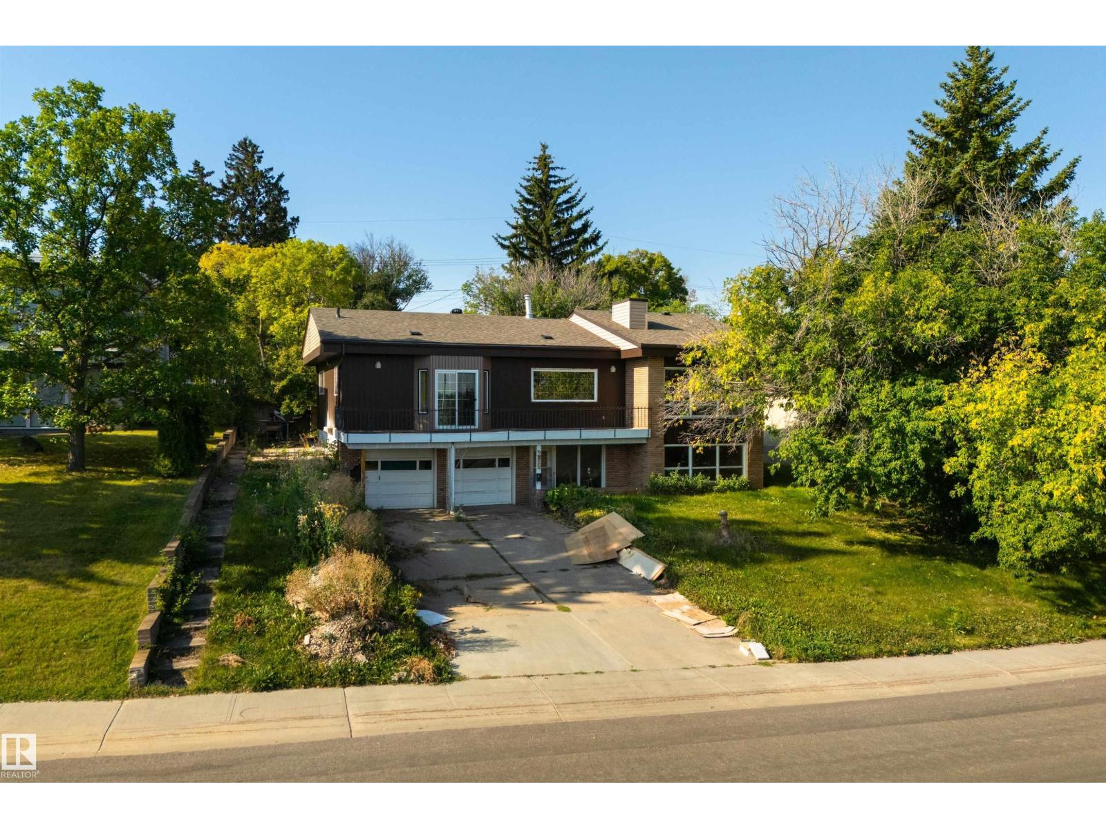 6507 Hardisty Dr NW, Edmonton, AB T6A 3V2