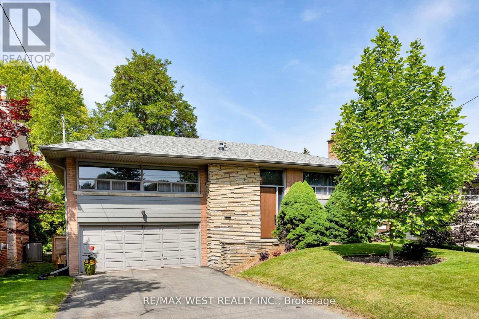 10 Vanellan Ct, Toronto Stonegate-queensway, ON M8Z 4A5