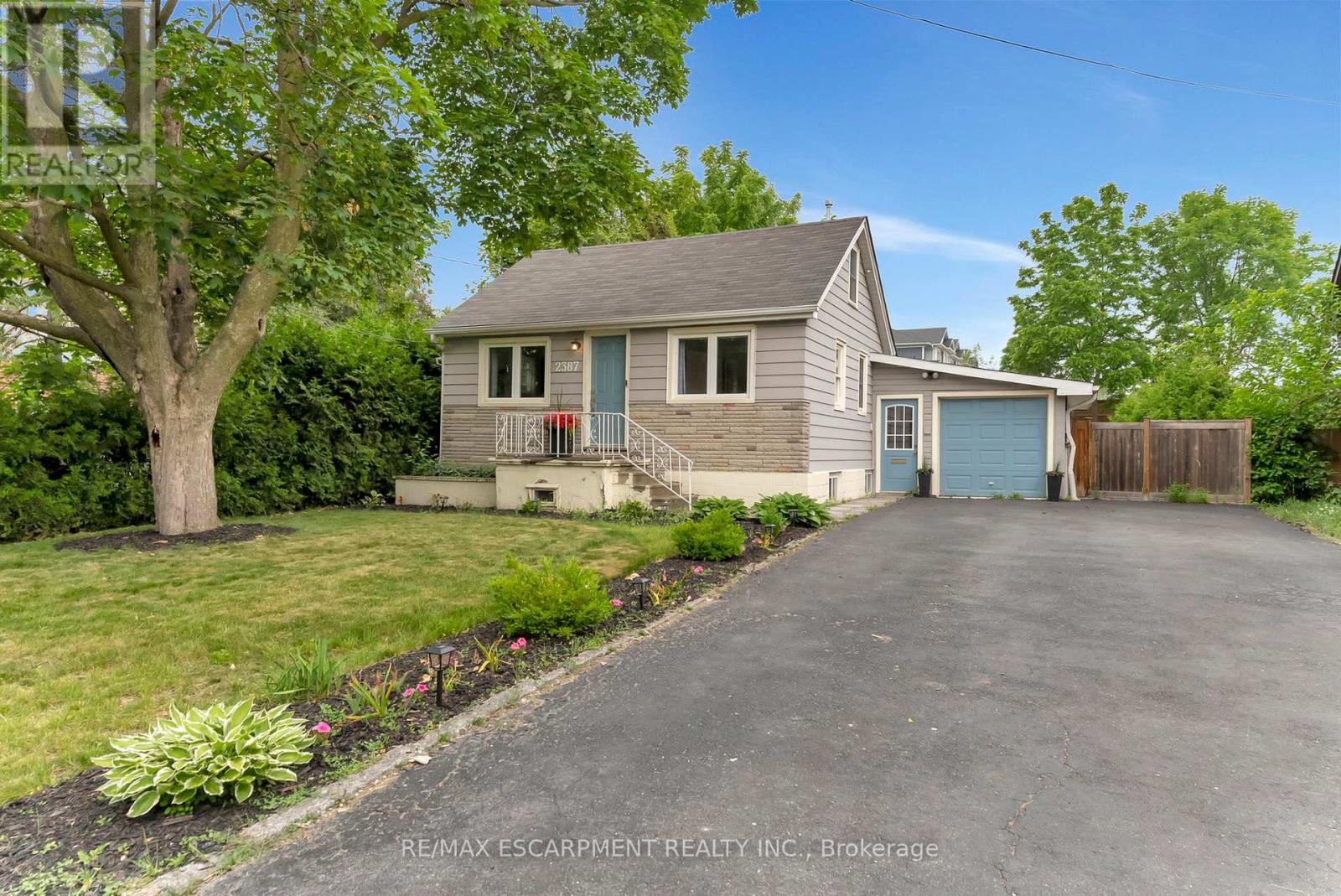 2387 Glenwood School Dr, Burlington, ON L7R 3R9