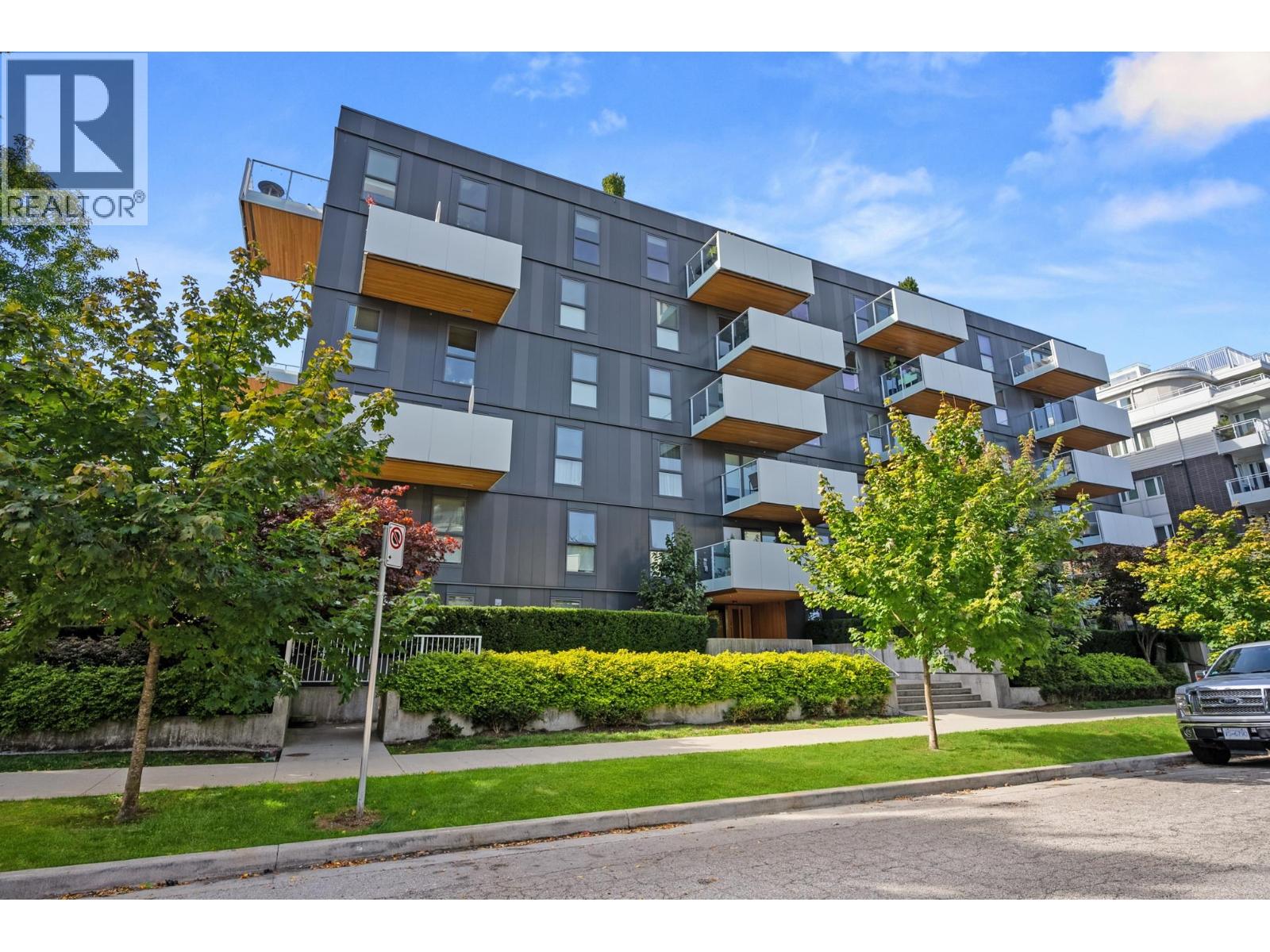 5089 Quebec Street Unit 204, Vancouver, BC V5W 0E5