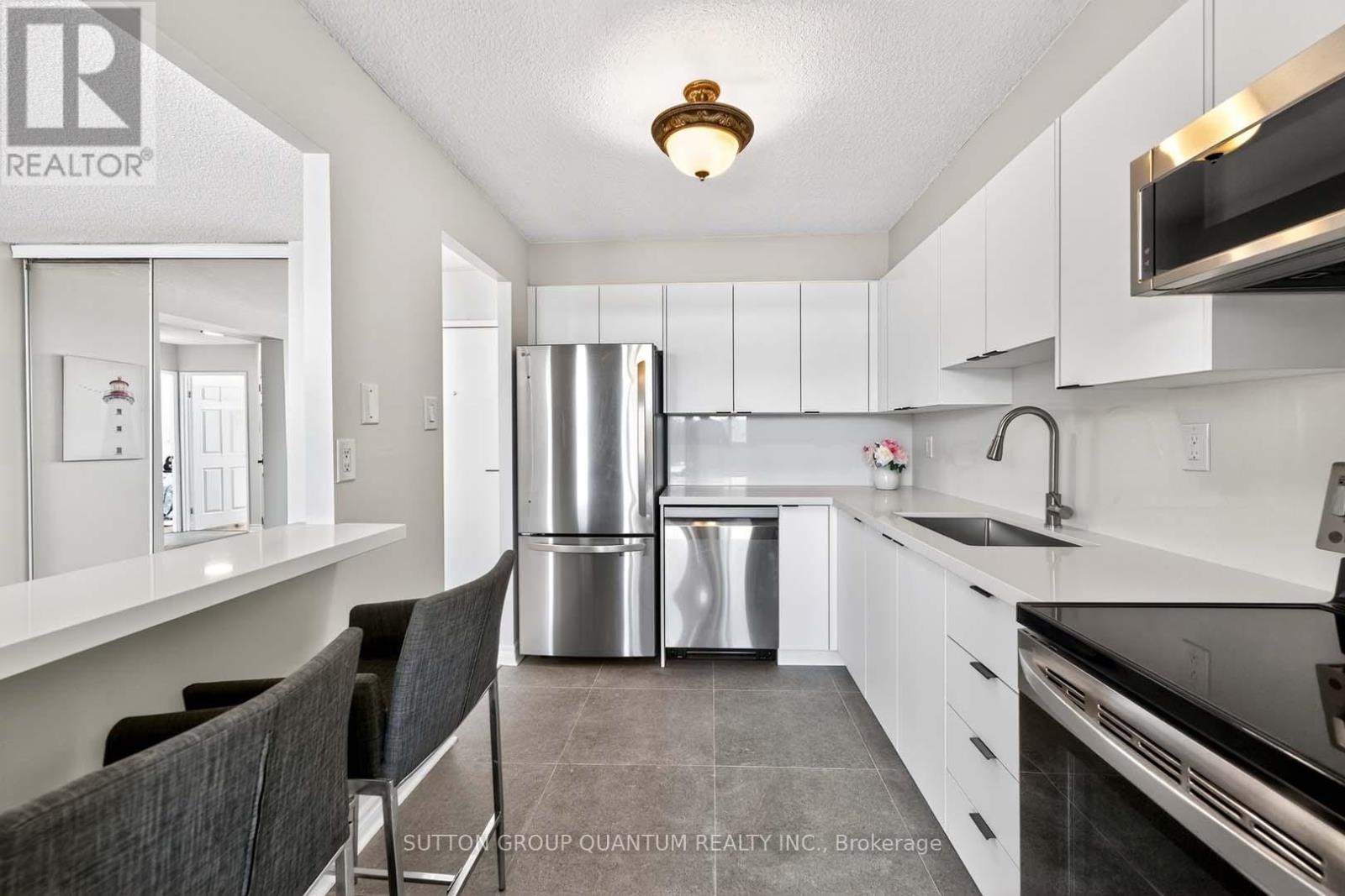 407 3501 Glen Erin Dr, Mississauga, ON L5L 2E9