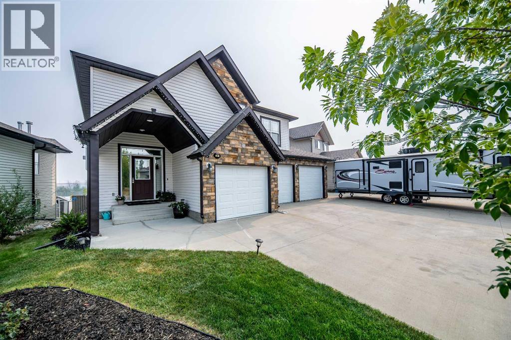 41 Pinnacle Lake Dr, Grande Prairie, AB T8W 0A9
