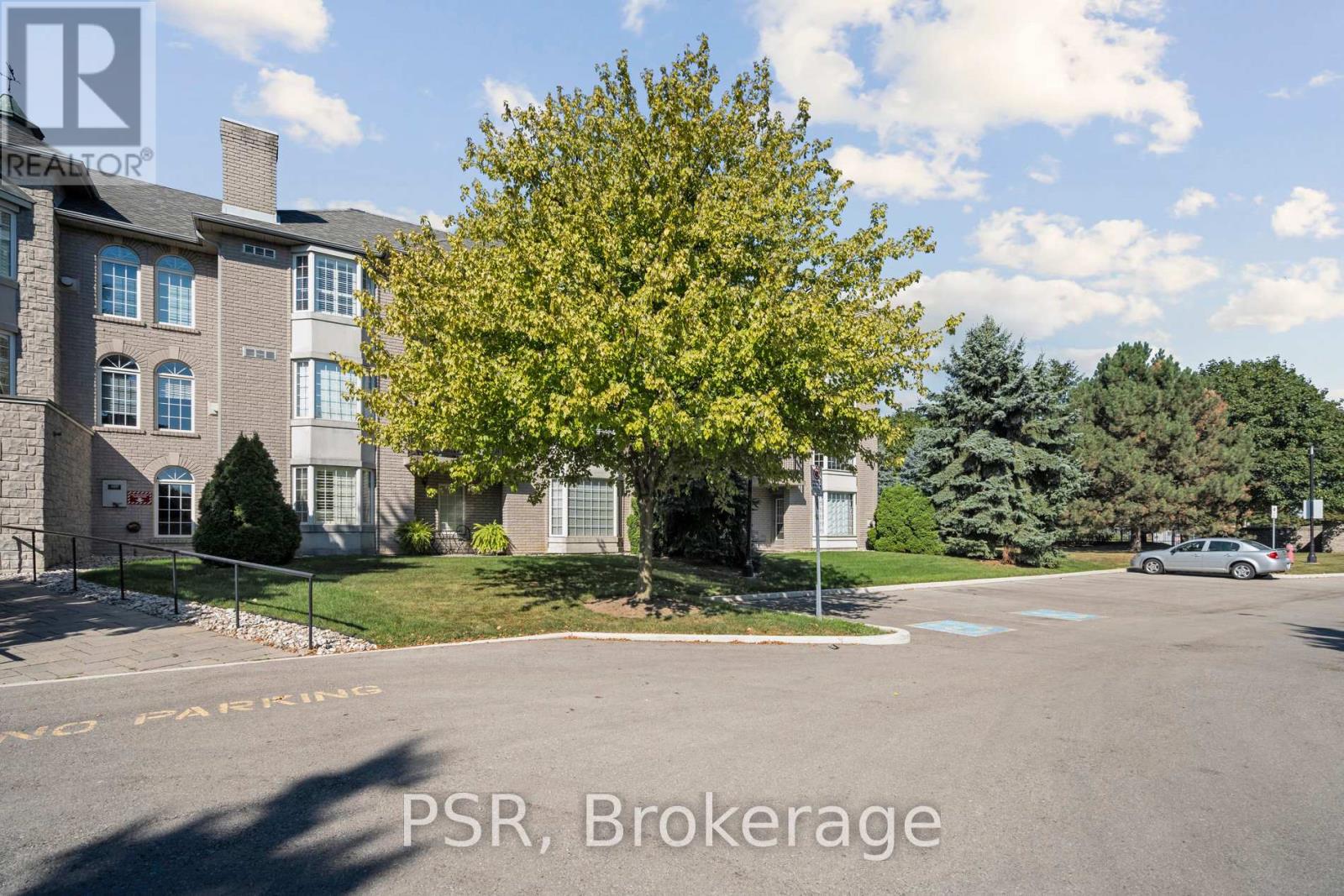 302 970 Golf Links Rd, Hamilton, ON L9K 1J8
