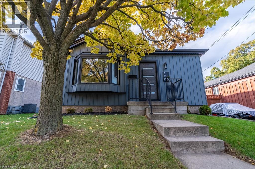 128 E 17th St, Hamilton, ON L9A 4M5