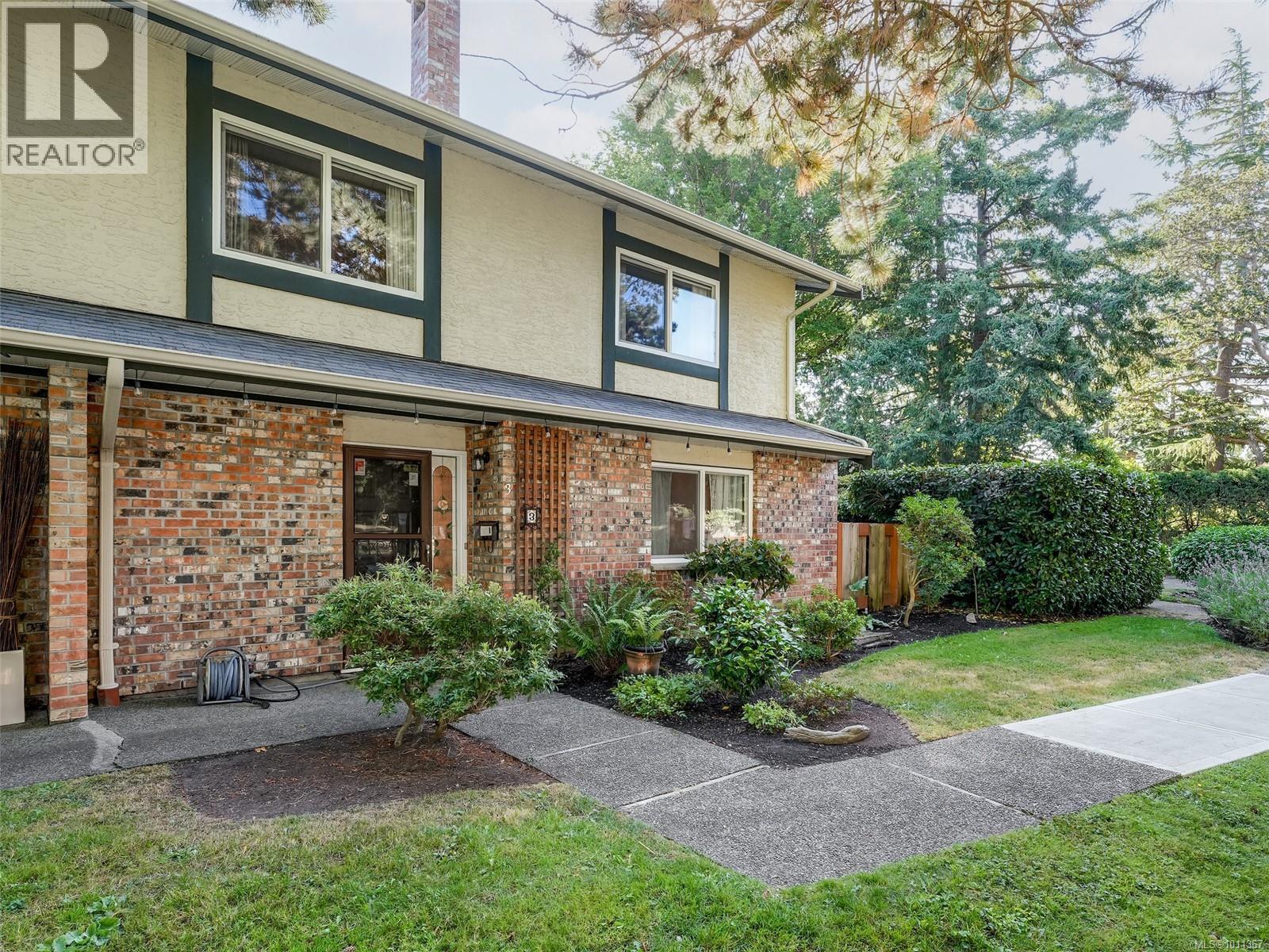 949 Pemberton Rd Unit 3 Rd, Victoria, BC V8S 3R5