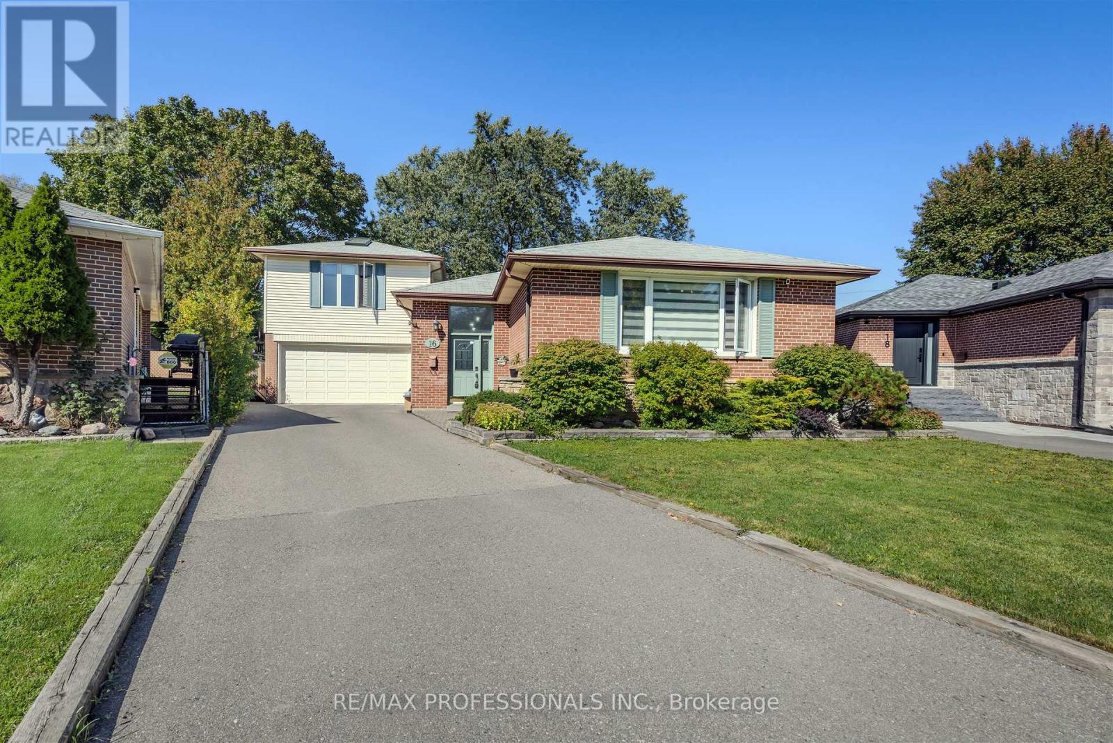 16 Monet Ave, Toronto Etobicoke West Mall, ON M9C 3N7