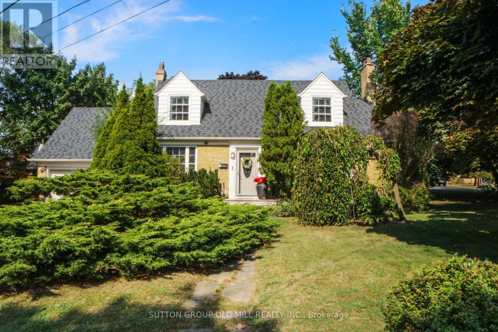 2 Bywood Dr, Toronto Princess-rosethorn, ON M9A 1L7