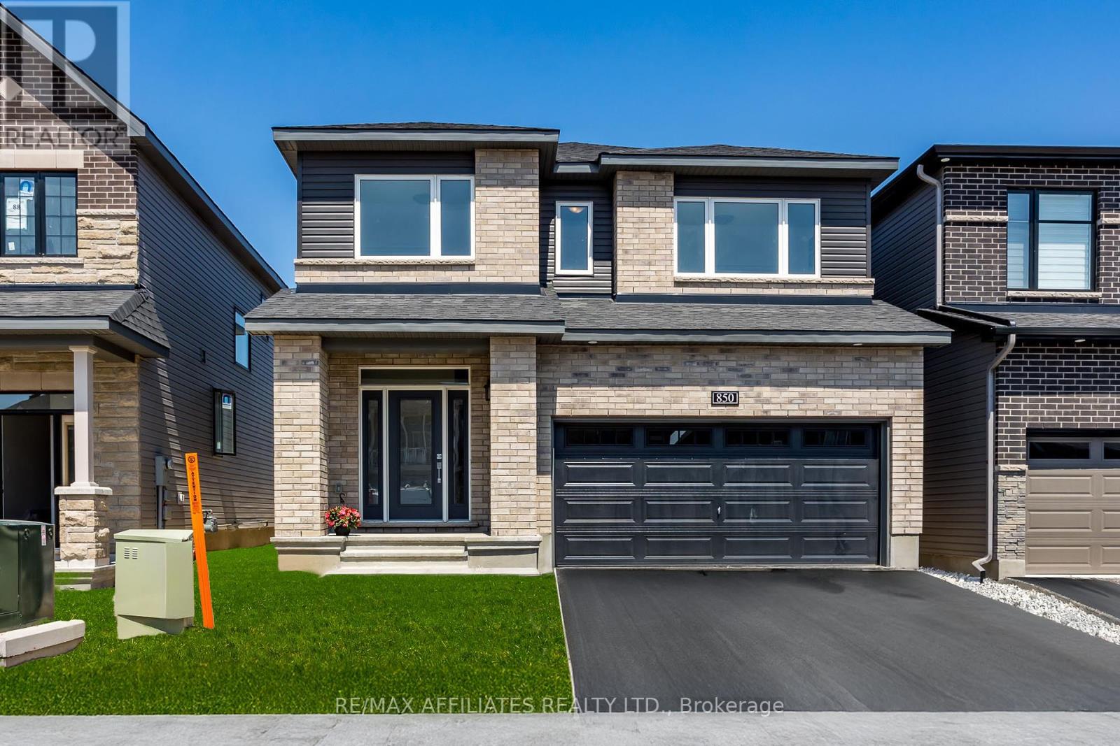 850 Cappamore Dr, Ottawa, ON K2C 3H2