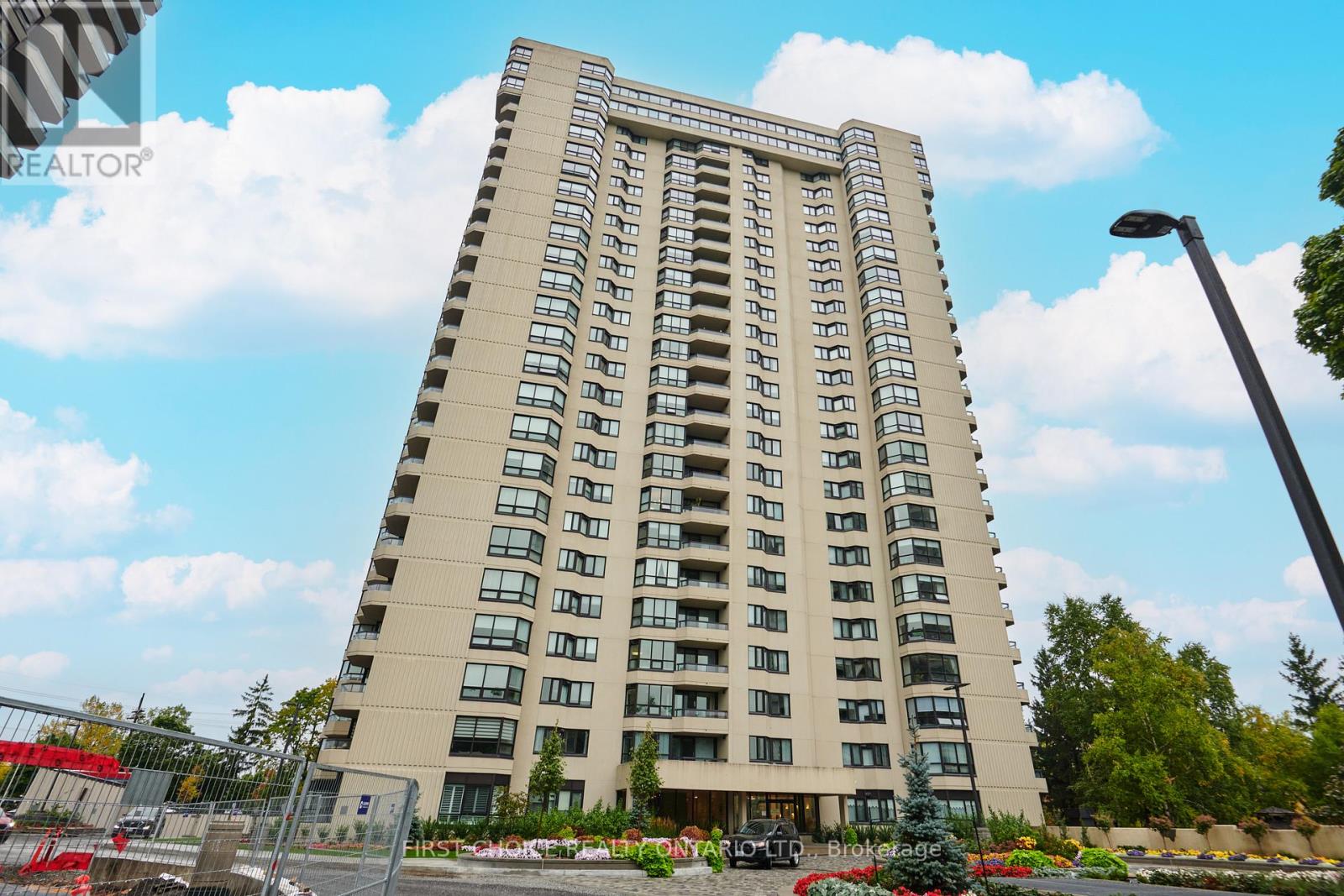 303 1500 Riverside Dr, Ottawa, ON K1G 4J4