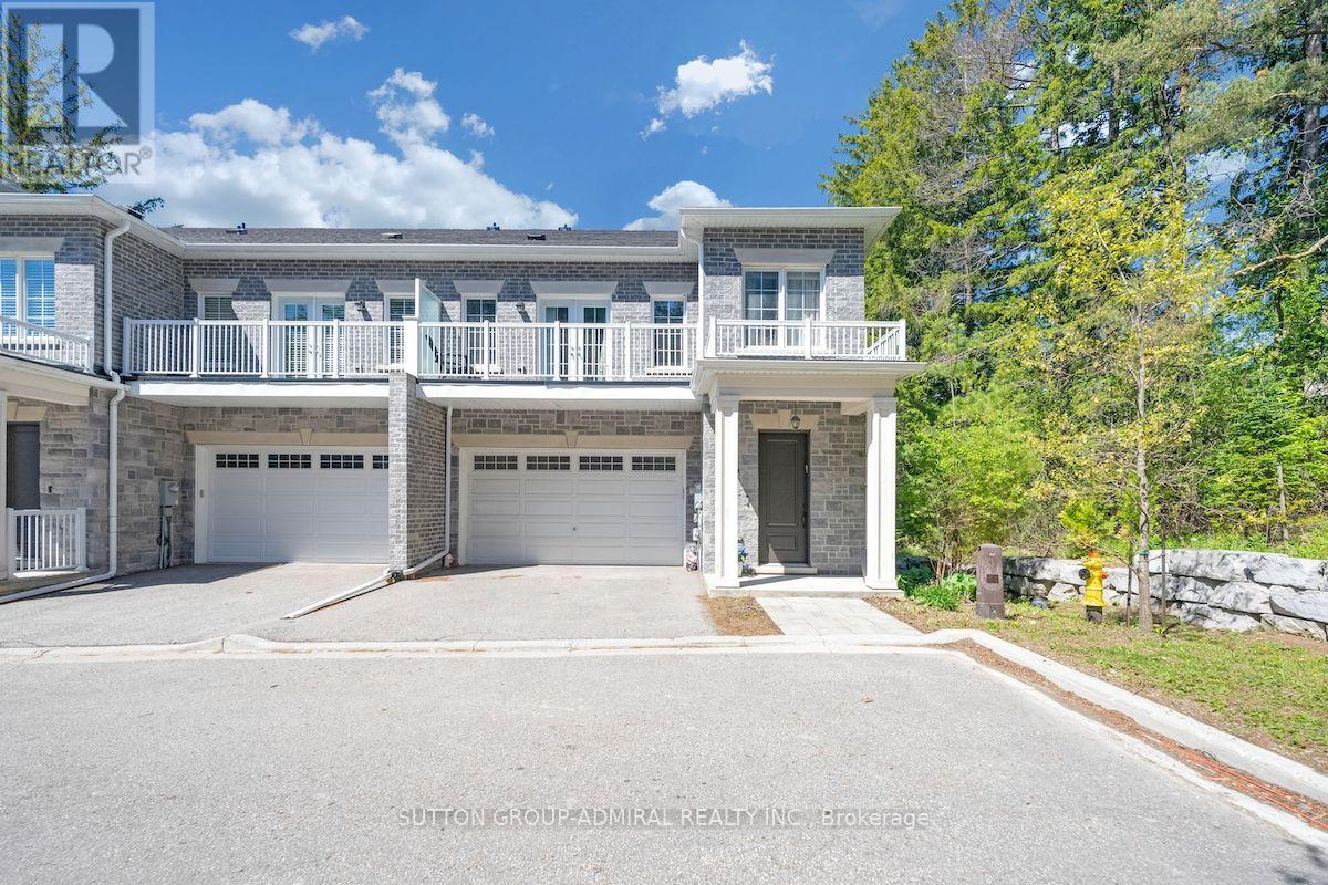 74 Old Bloomington Rd, Aurora, ON L4G 0M2