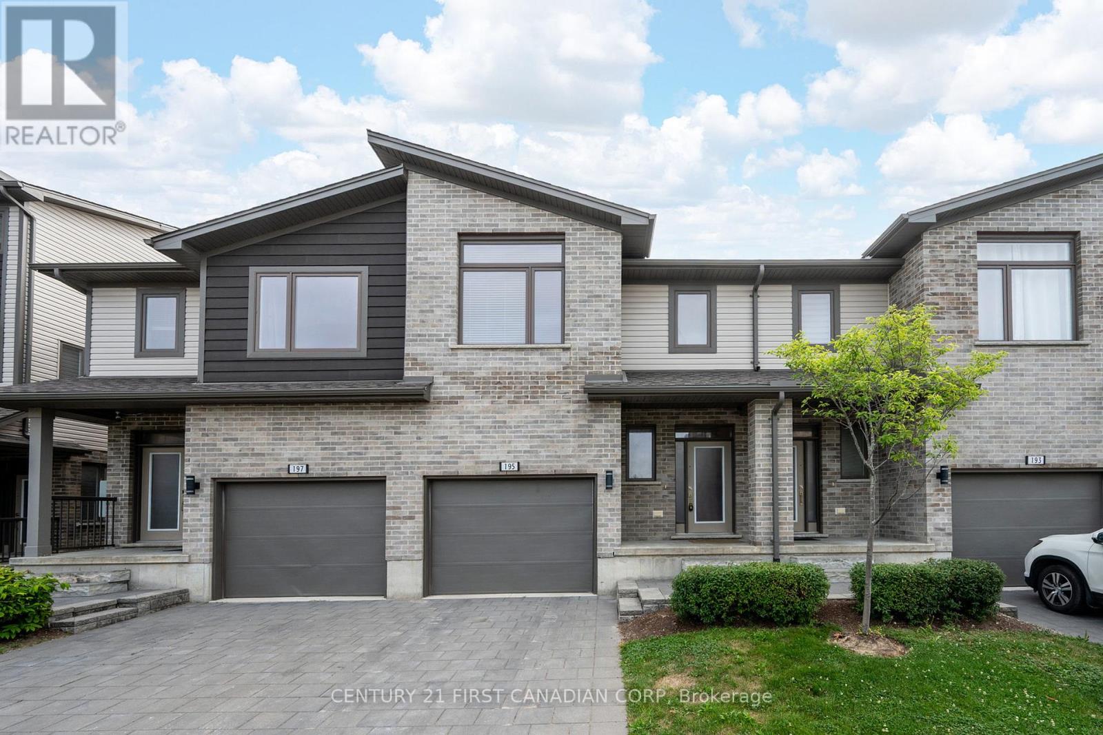 195 1960 Dalmagarry Rd, London, ON N6G 0T8