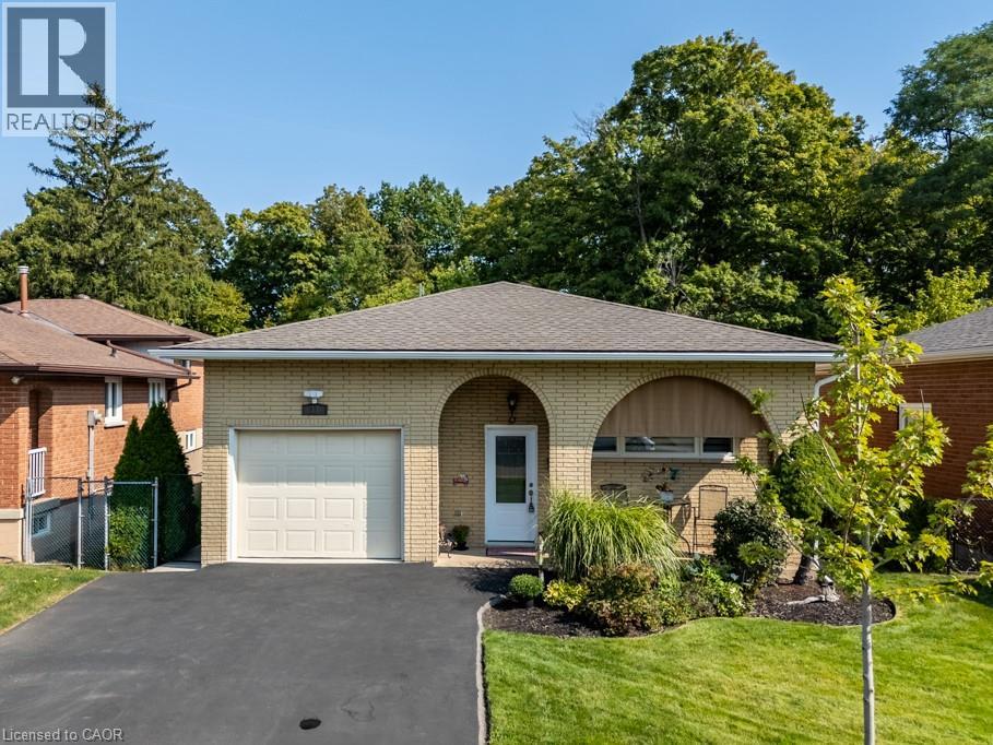 33 Pinard St, Hamilton, ON L8K 6G8