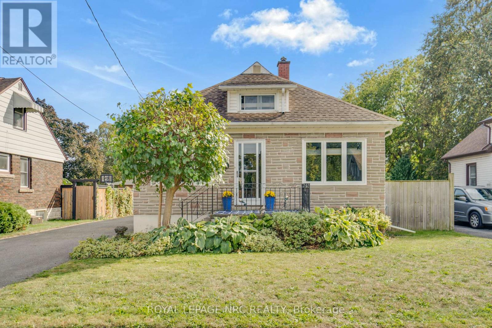 6440 Crawford St, Niagara Falls, ON L2E 5Z2