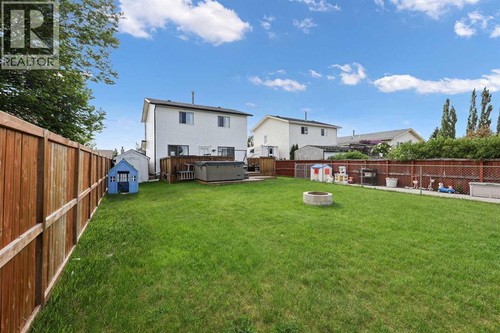191 Castlebrook Rd NE, Calgary, AB T3J 2C5