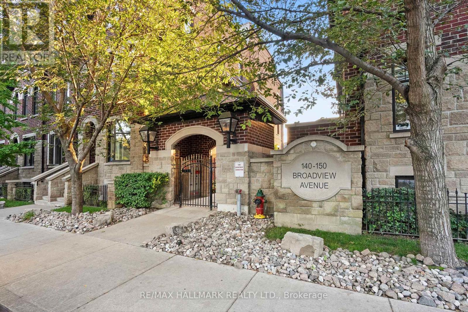 61 140 Broadview Ave, Toronto, ON M4M 2G2