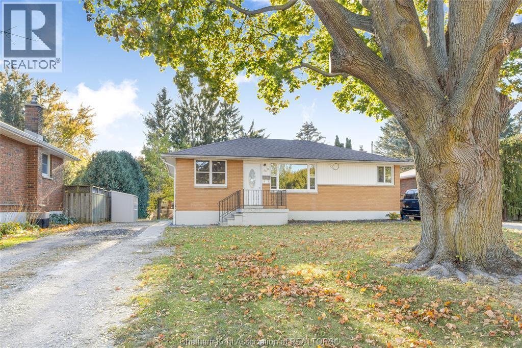 28 Spurgeon Dr, Chatham, ON N7L 3W5