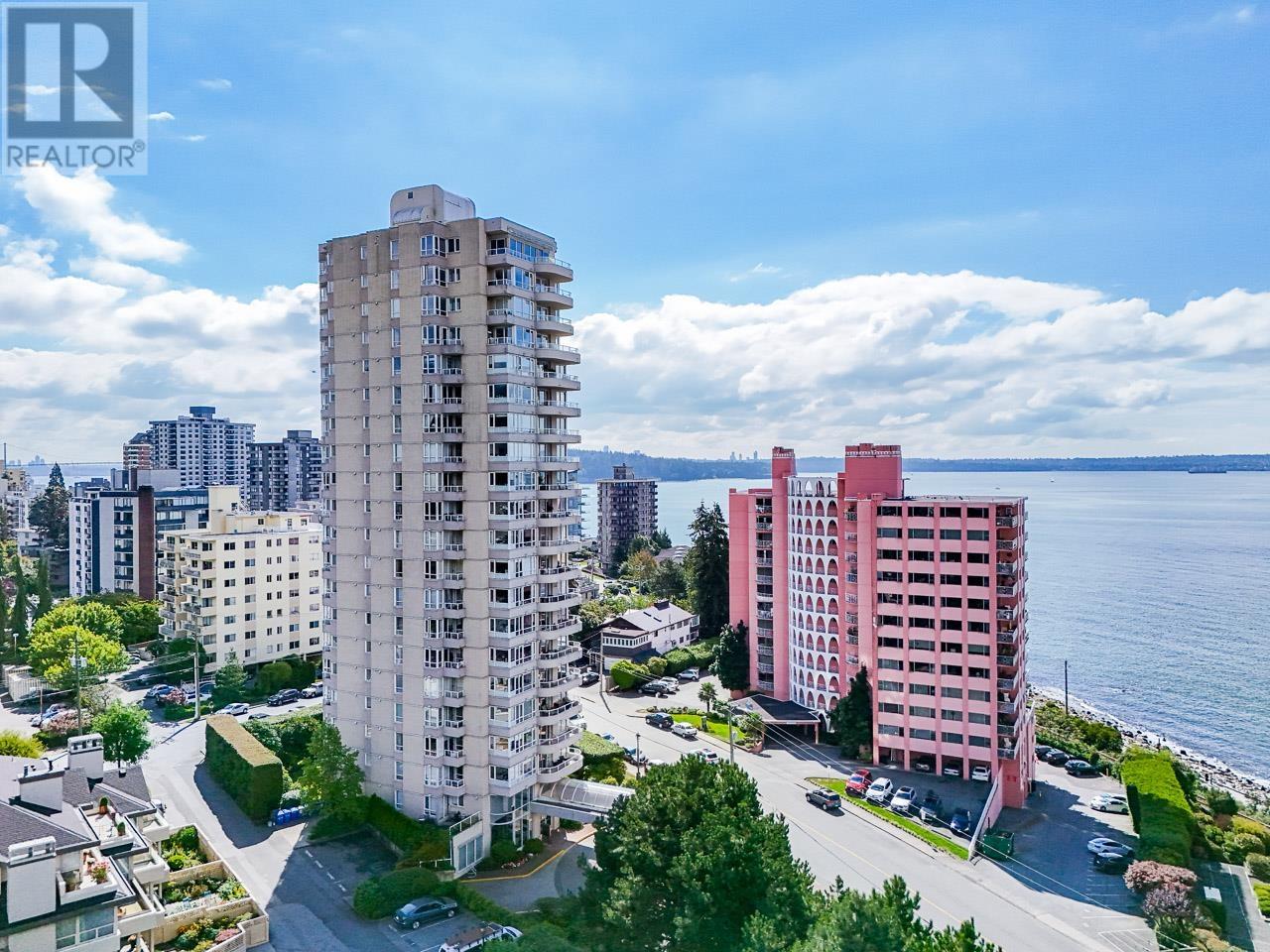 2203 Bellevue Avenue Unit 301 Ave, West Vancouver, BC V7V 4V7