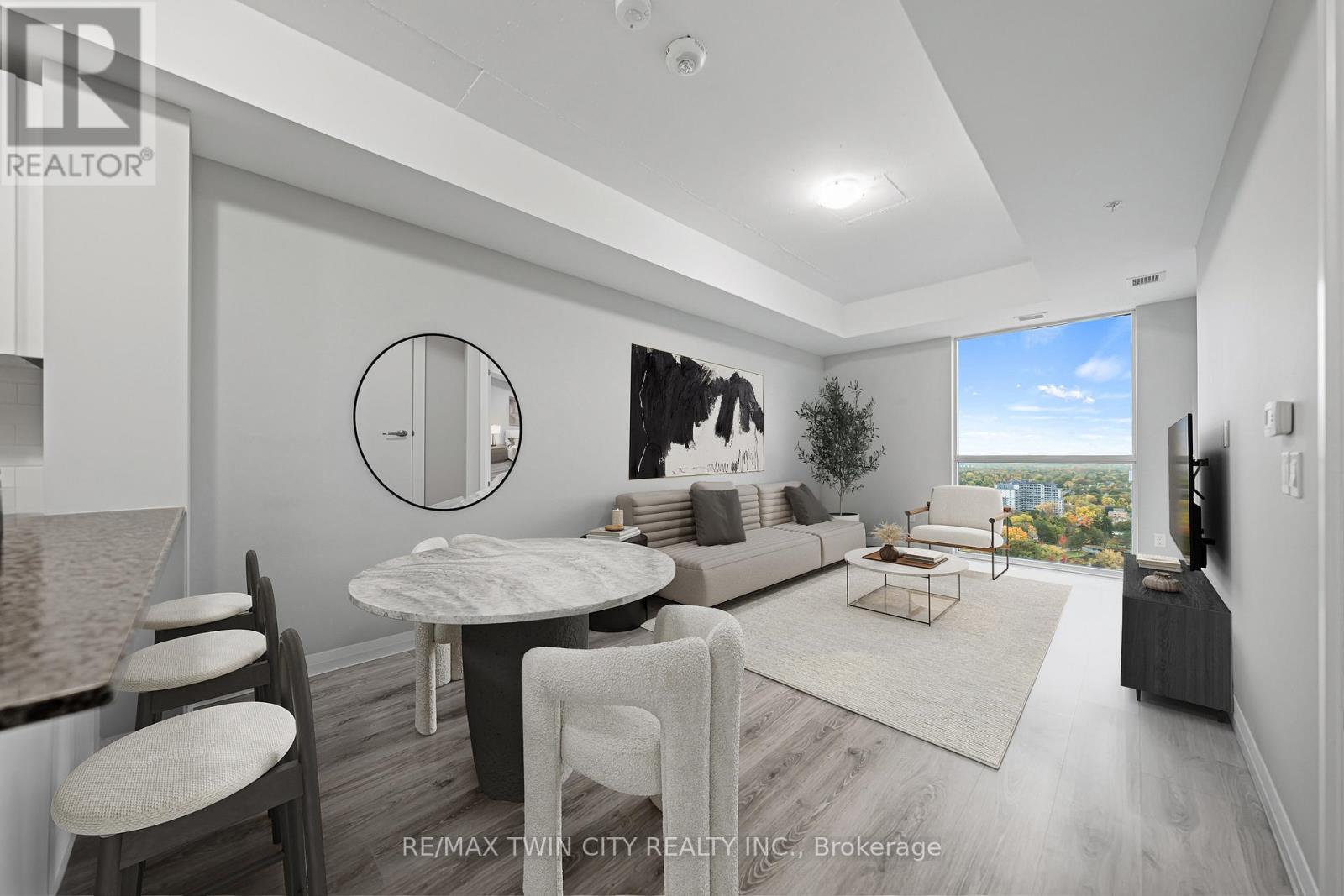 2407 60 Charles St W, Kitchener, ON N2G 0C9